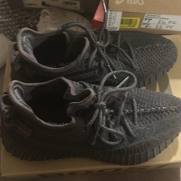 ❌SOLD❌ Yeezy Boost 350 V2 - Picture 2 of 5